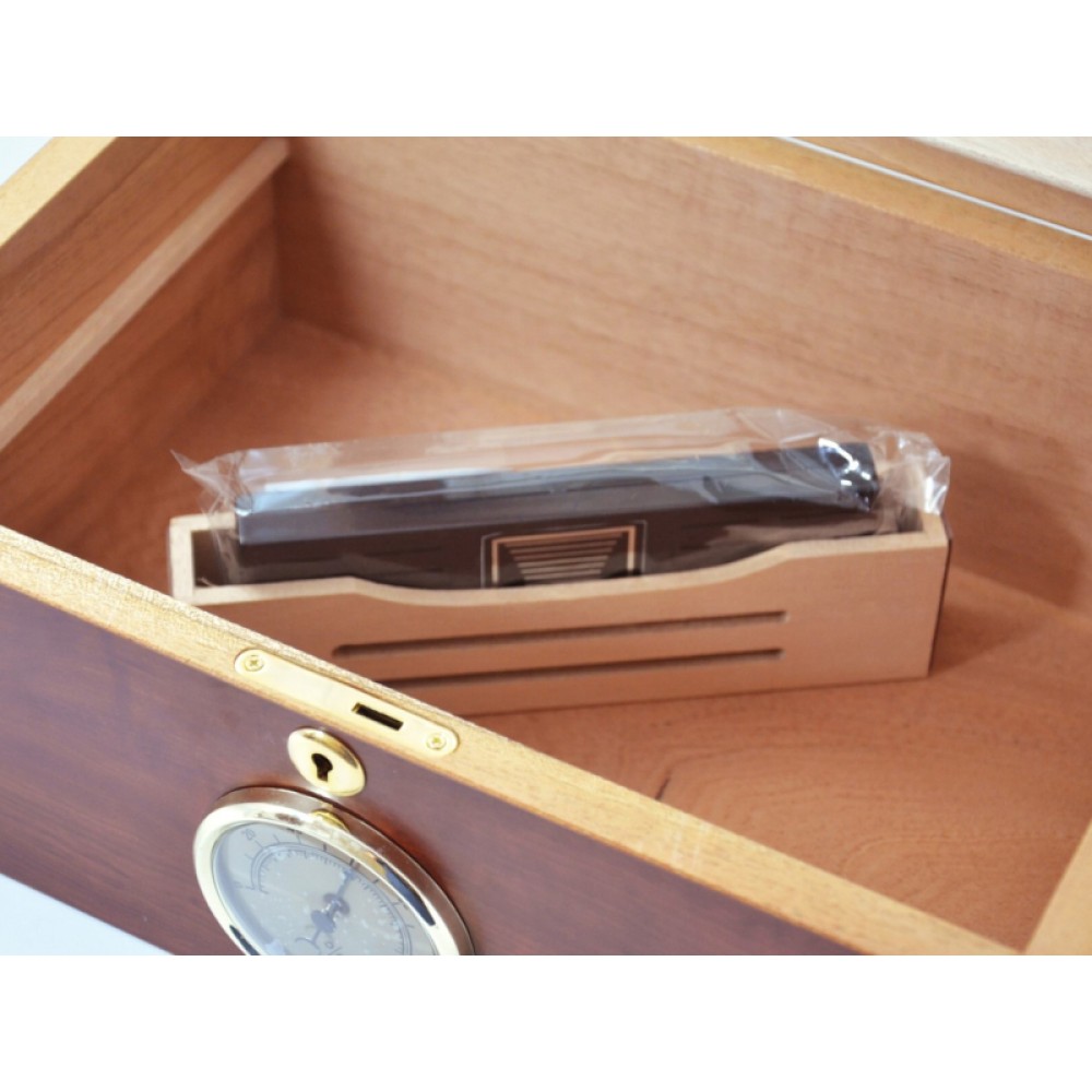 Humidor 50 szivar részére, barna színű cedrusfa szivar doboz, mintás üvegtetővel, külső hygrometerrel