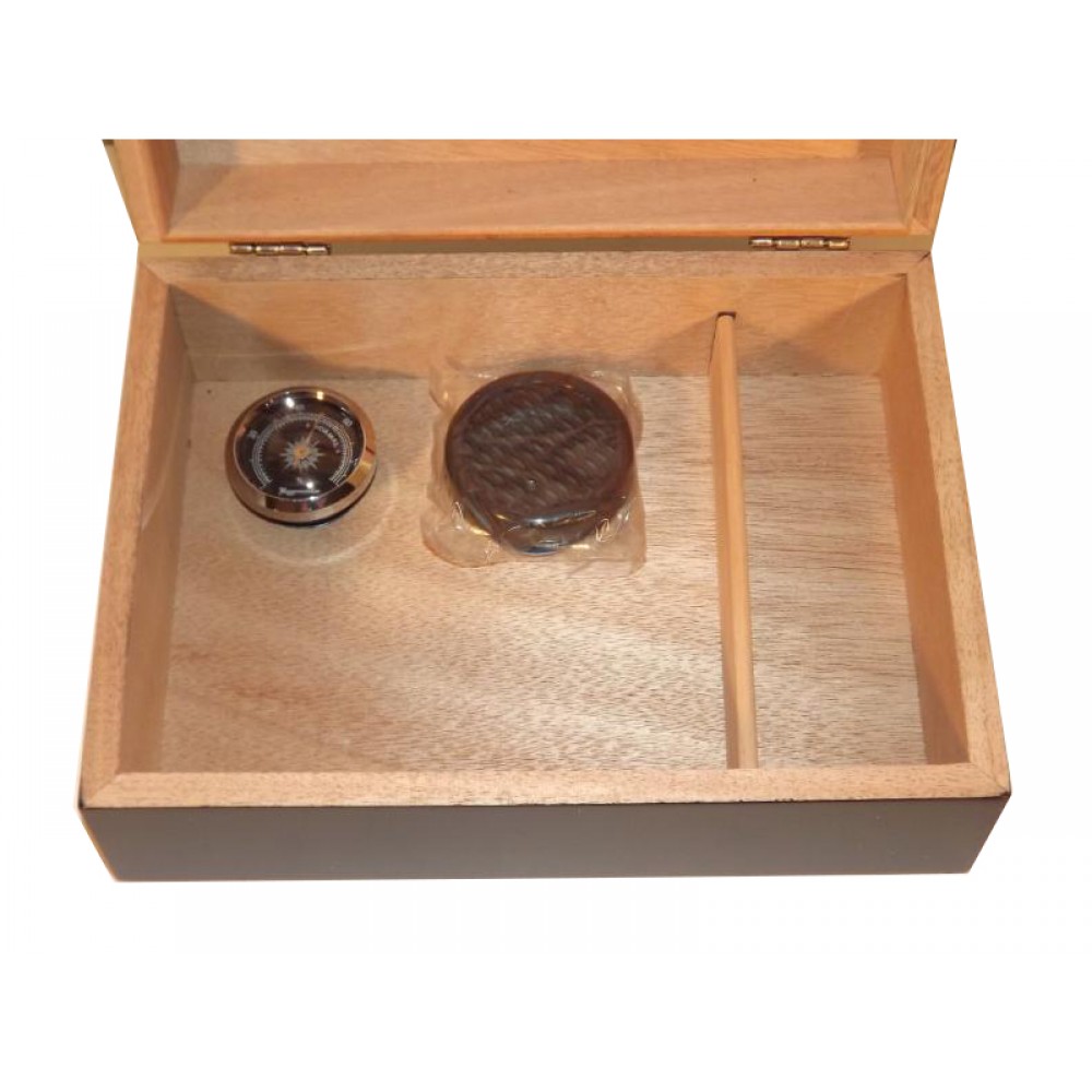 Humidor 20 szál szivar részére, cédrusfa szivardoboz, párásítóval és hygrométerrel - fekete